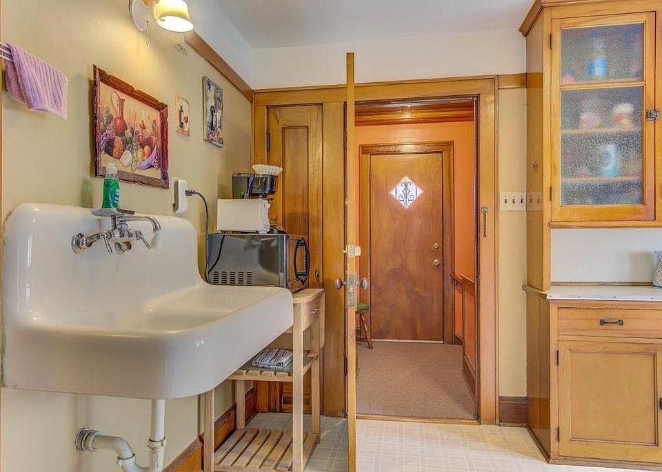 Kitchen facing back hall