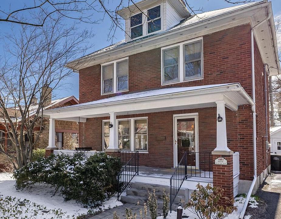 1st image of 818 W Beaver Ave