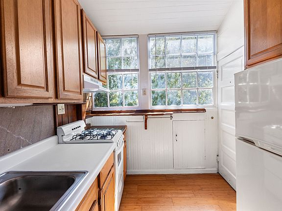 4th image of 2332 California St E