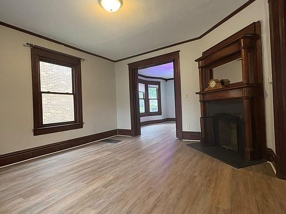 5th image of 1036 W Washington St