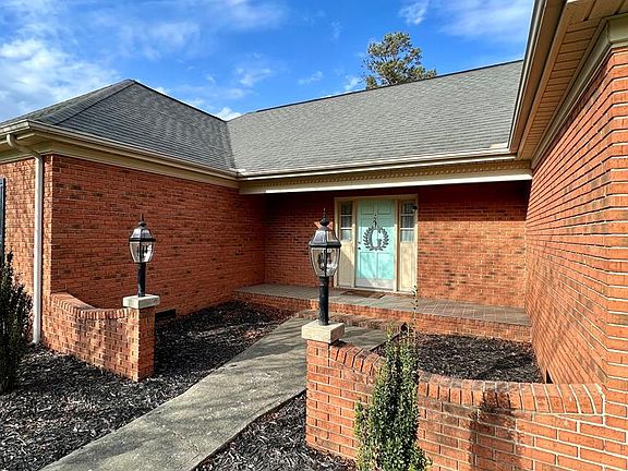 3rd image of 105 Beechwood Dr