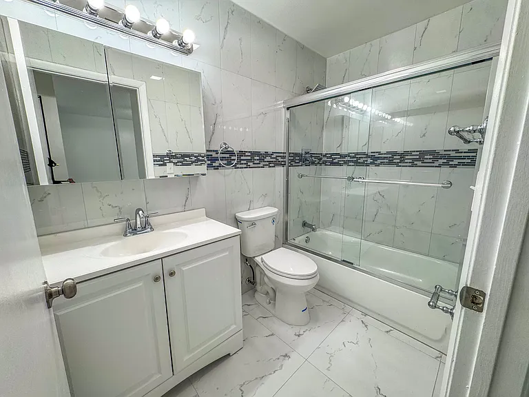 10687 Royal Palm Blvd — Photo 12
