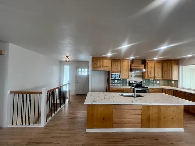 Building Photo - 9409 Grandview Ave