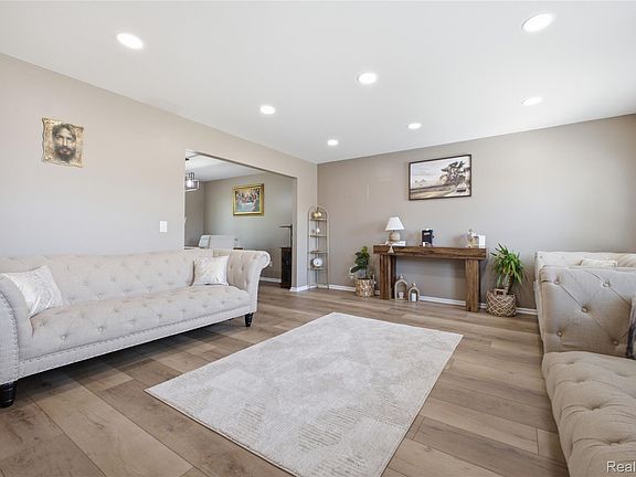 2nd image of 56291 Hastings Dr
