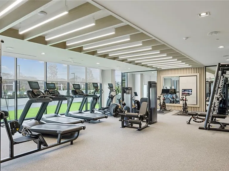 2425 Peachtree Rd NE #403 — Photo 30