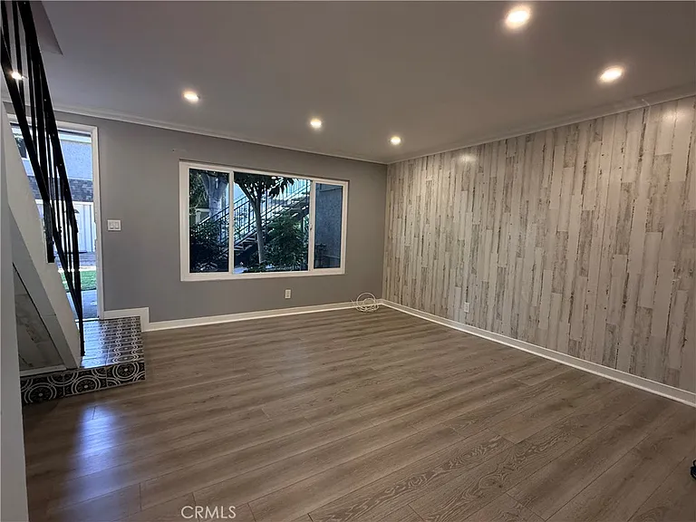 228 N Kodiak St #C — Photo 3
