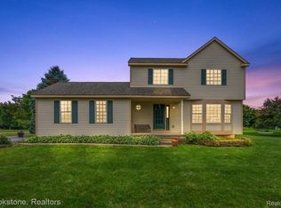 10033 Andersonville Rd, Clarkston, MI 48346