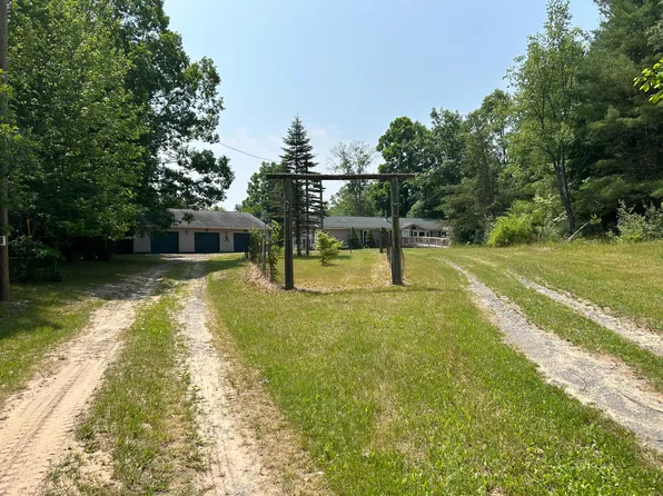 8575 E Manales Rd, Branch, MI 49402