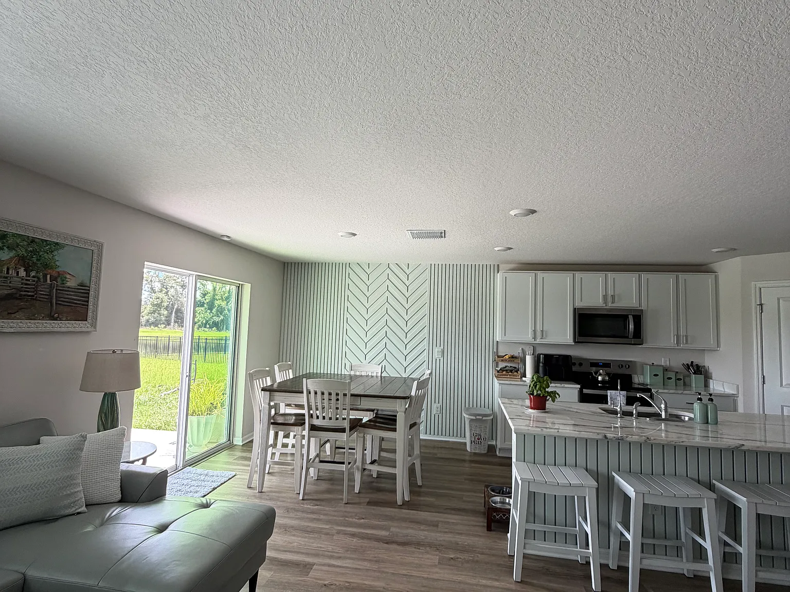 5 bed, 2605 sqft, $3,600 — Photo 2