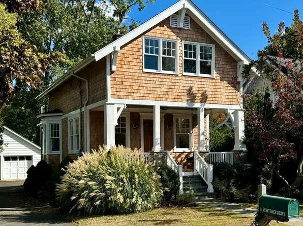 8 Mortimer Dr, Old Greenwich, CT 06870