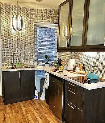 1st image of 540 W 47th St APT 15