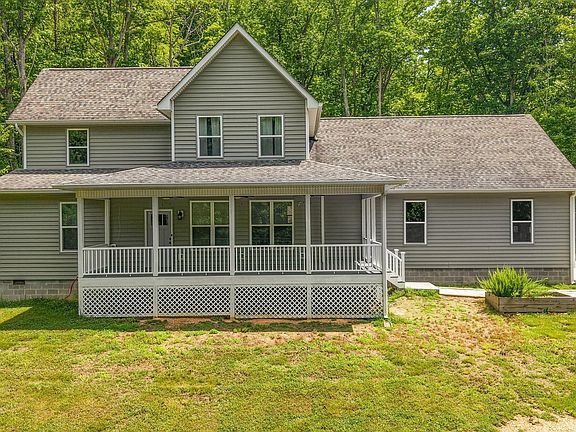 2nd image of 906 Park Ln