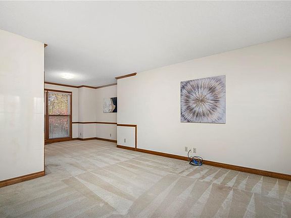 5th image of 14803 Hemlock St
