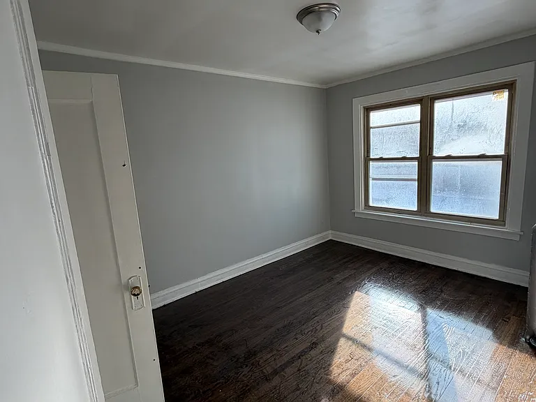 1248 W 83rd St #2 — Photo 5