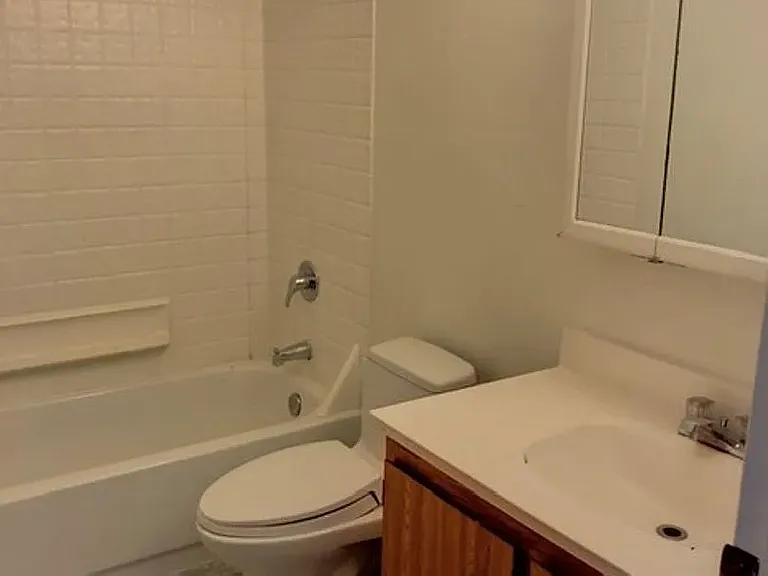 3660 Whitman Ave N #6 — Photo 16