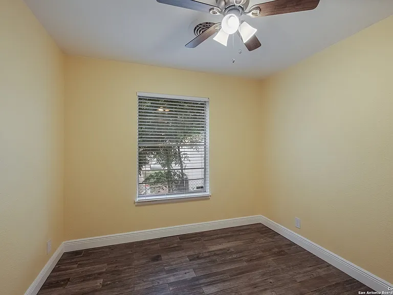 734 Susie Ct — Photo 14