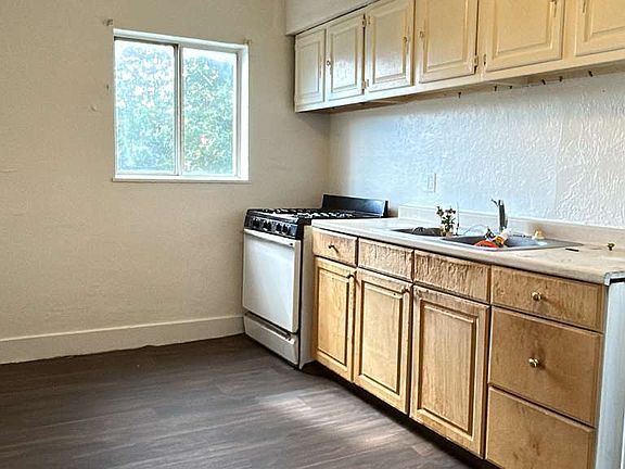 Apartment in McKees Rocks PA 15136