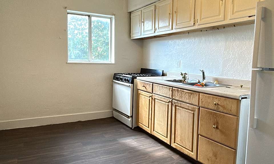 Apartment in McKees Rocks PA 15136