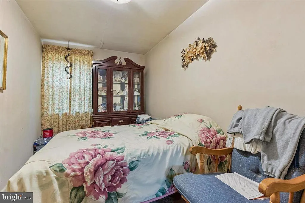 2 bed, 2020 sqft, $1,800 — Photo 2