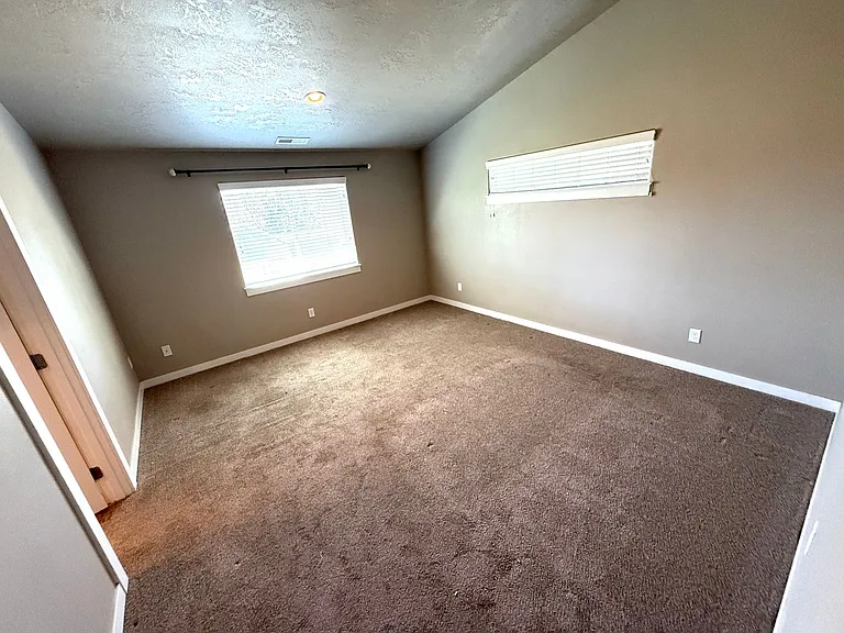 4832 SW Volcano Ave — Photo 14
