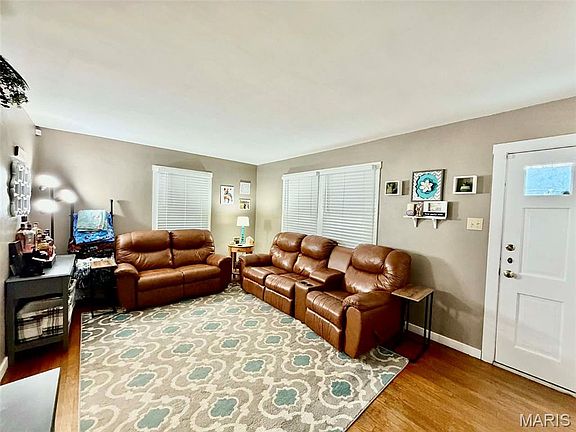 4th image of 140 Wood River Ave