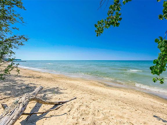 3rd image of 5168 Lakeshore Rd