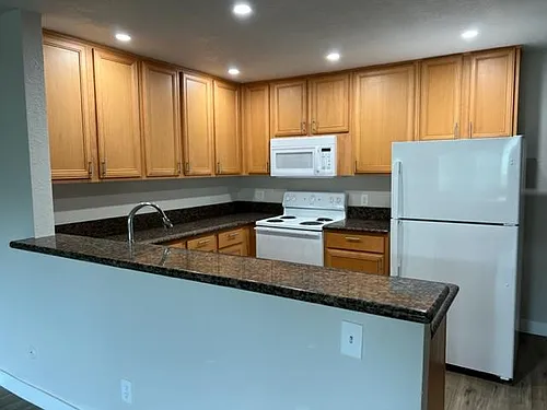 84 Kingswood Dr #6 Photo 1
