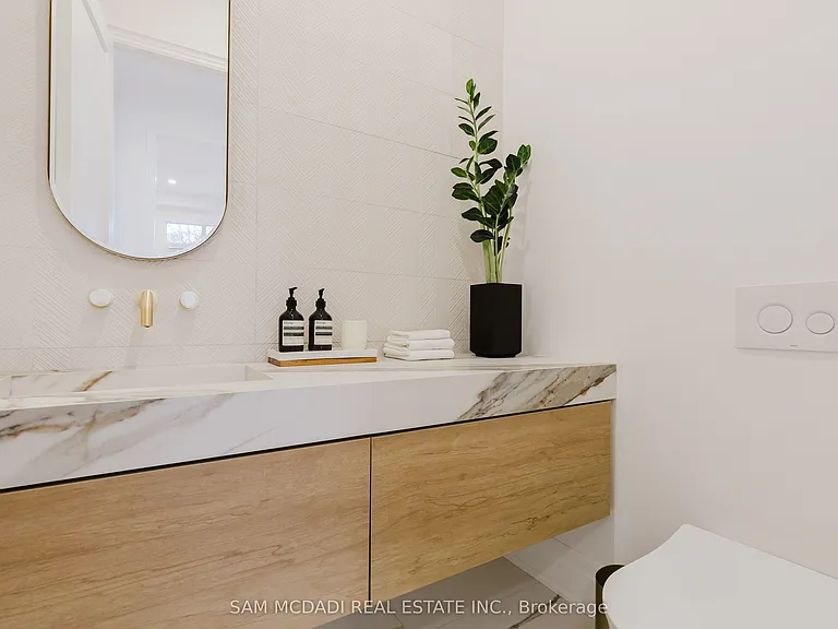 243 Prince George Cres — Photo 11