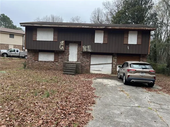 5827 Christopher Ln, Lithonia, GA 30058
