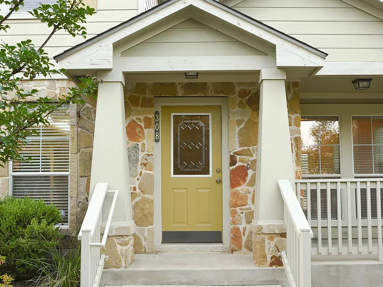 308 Lava Bed Dr — Photo 3