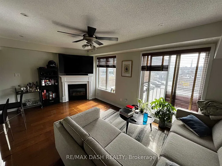 10 Laidlaw St #722 — Photo 3