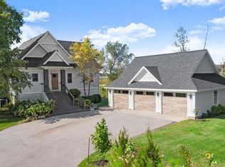 7616 1st St, Onekama, MI 49675