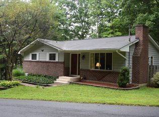 423 Hickory Valley Rd, Stroudsburg, PA 18360