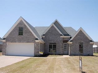 140 Breezy Loop Dr, Oakland, TN 38060