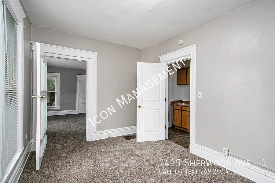Cute & Cozy East Side Unit — Photo 3