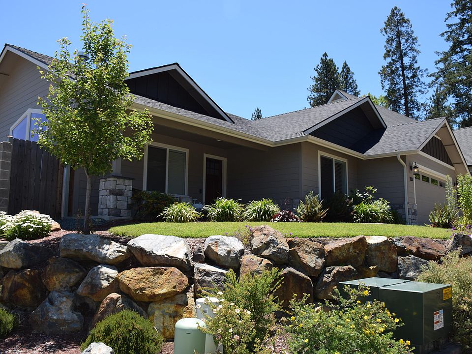 1st image of 303 NW Collette Way
