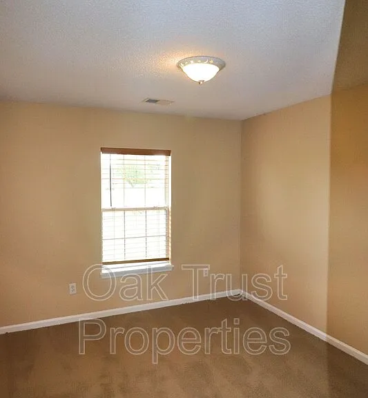 538 Holiday Dr — Photo 18