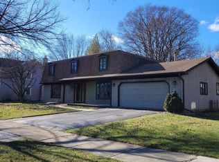 19 Pepperidge Rd, Naperville, IL 60540