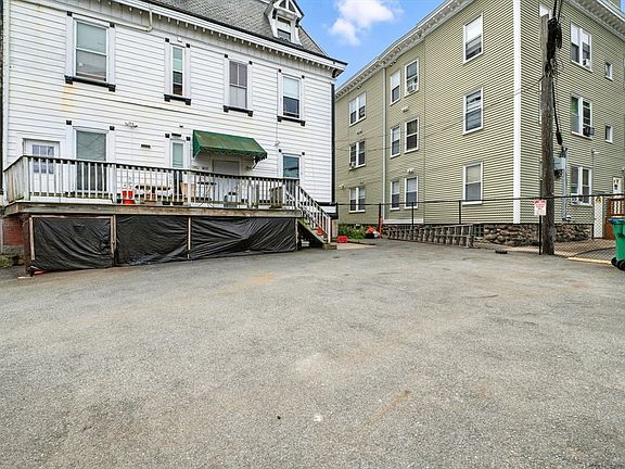4th image of 121 N Common St