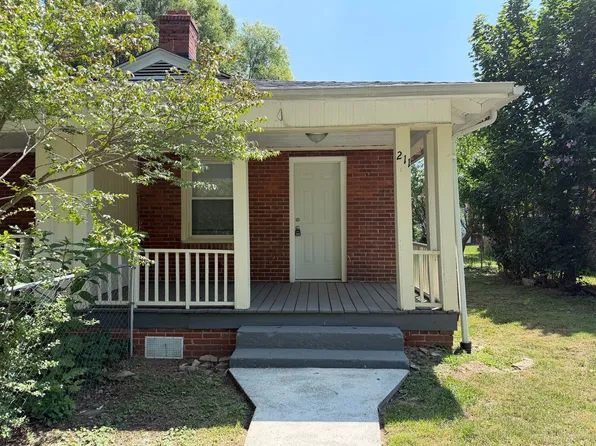 211 Dennis St, Swannanoa, NC 28778