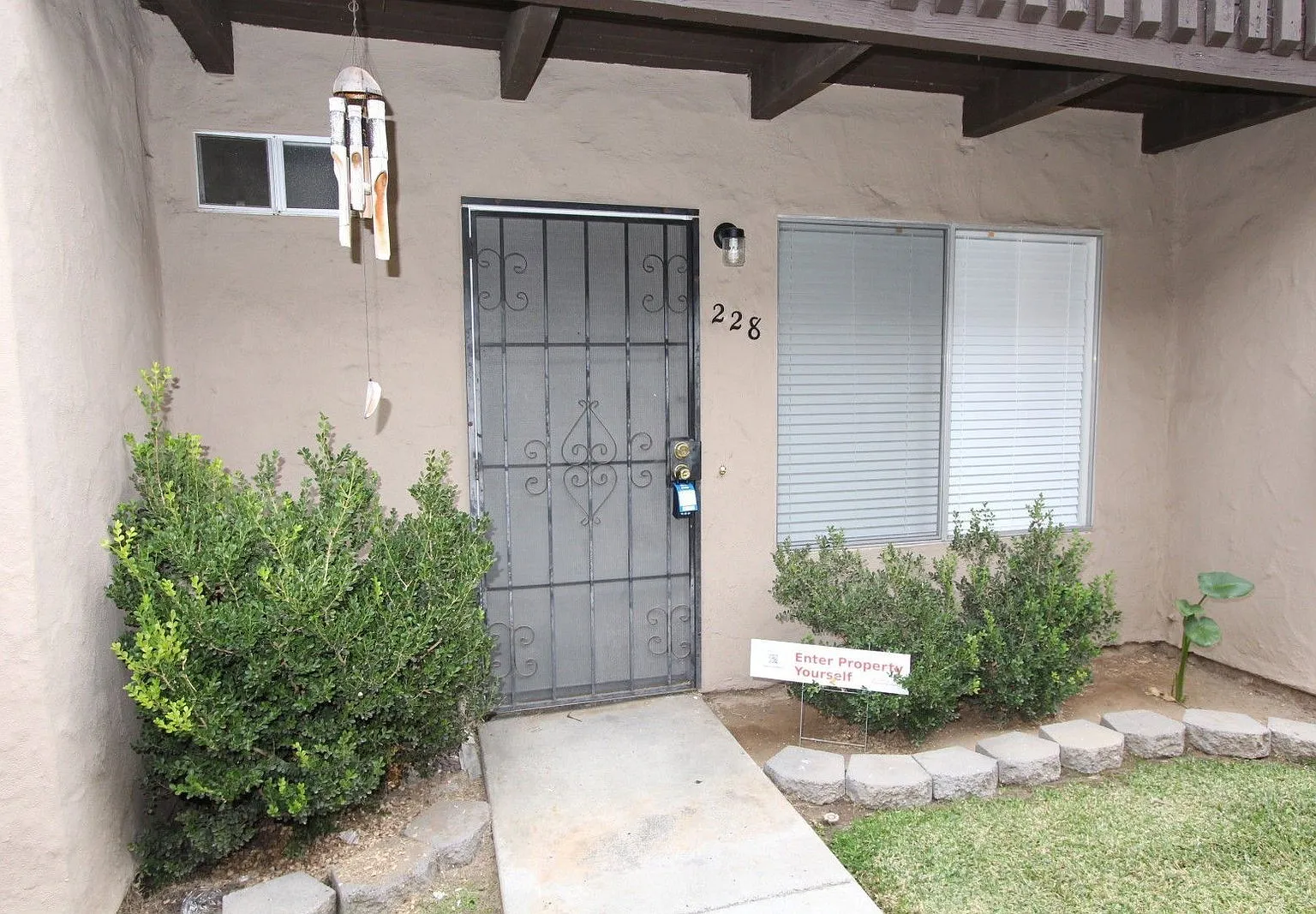 2 bed, 1.5 bath, 1024 sqft, $2,600 — Photo 2