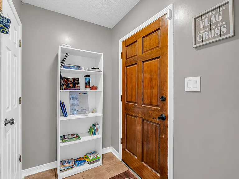 313 Hillfield Cv — Photo 8