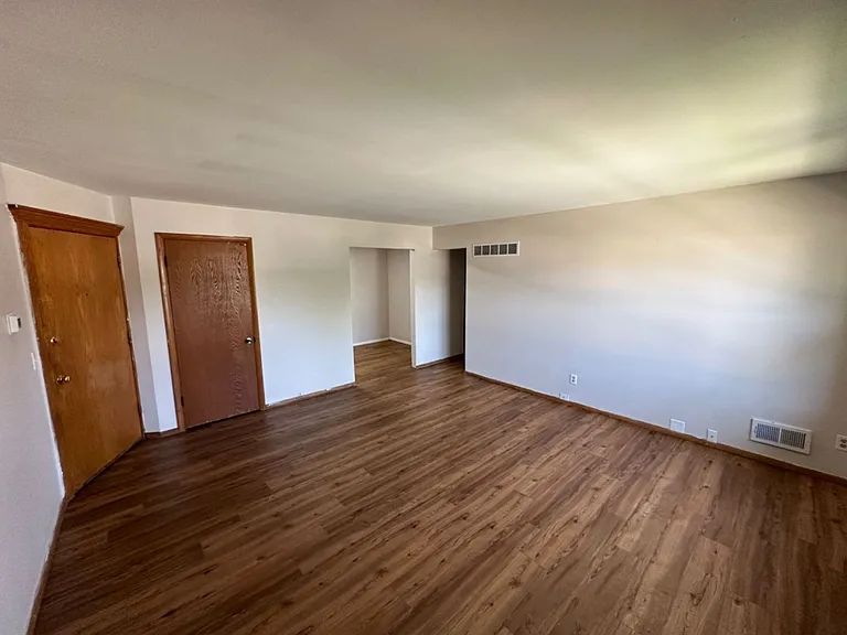 343 W Newhall Ave. (8 Unit) — Photo 2