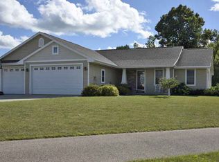 N1699 Medina Dr, Greenville, WI 54942