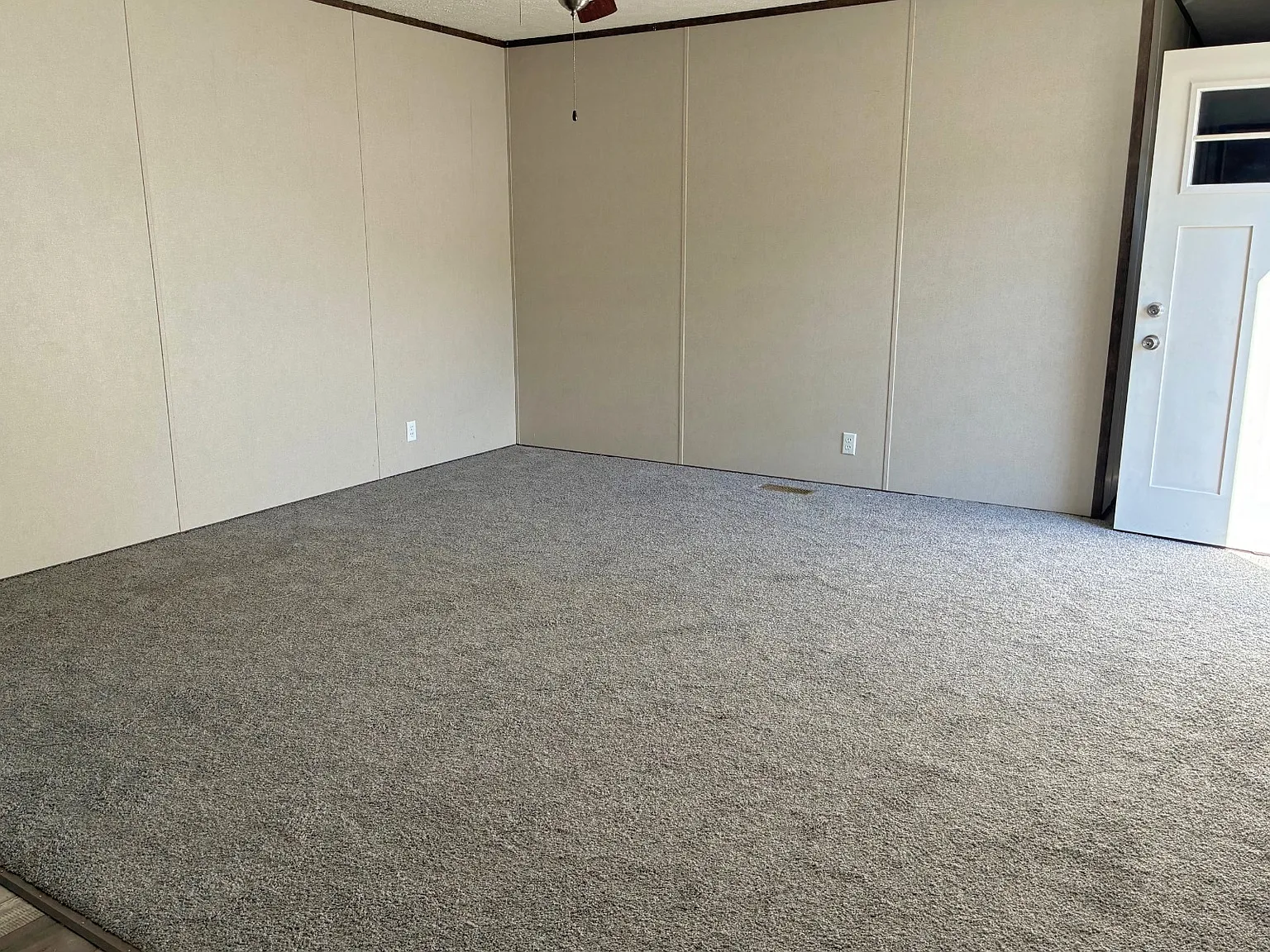 3 bed, 2.0 bath, 1216 sqft, $1,253 — Photo 3