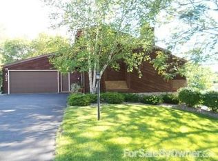 1062 W Crestview Cir, Baraboo, WI 53913