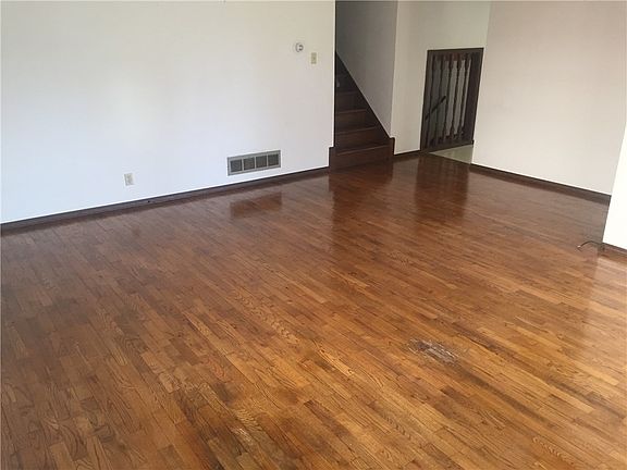 3rd image of 8518 E 34th Pl