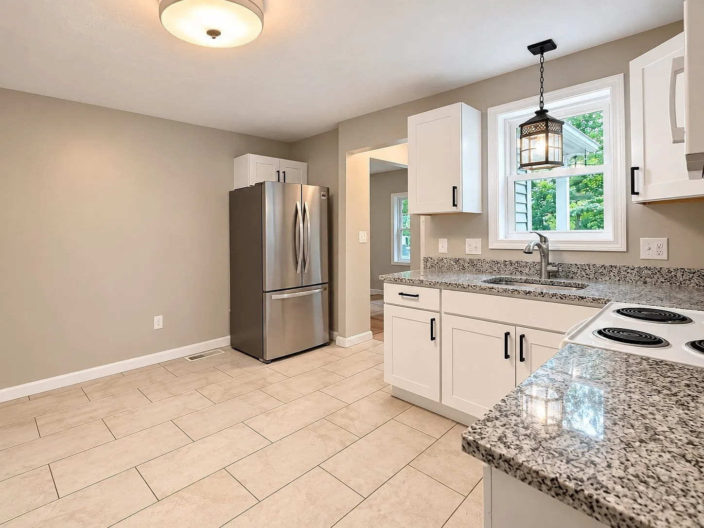 3 bed, 1.5 bath, 1200 sqft, $3,200 — Photo 3
