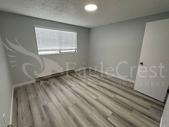 5th image of 320 NE C St #B