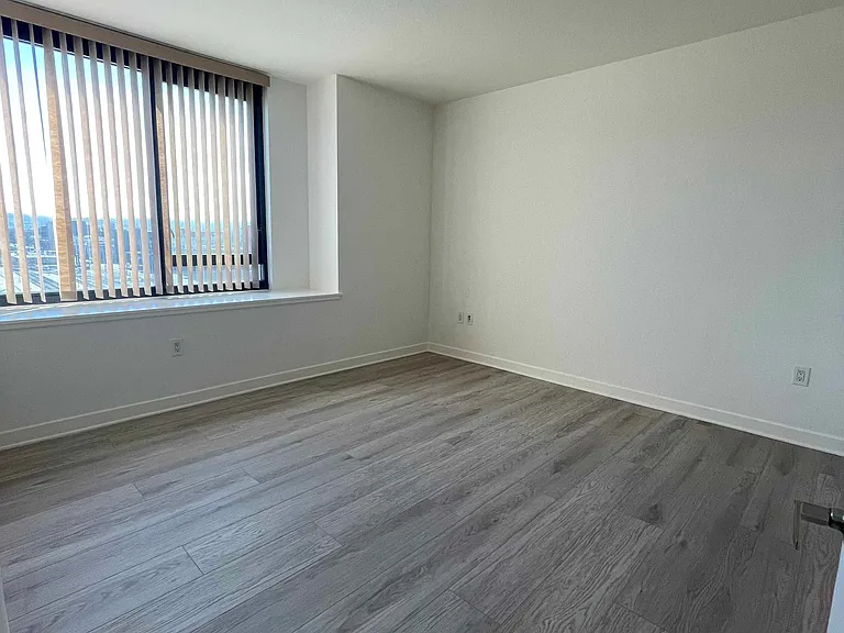 700 4th St #400 — Photo 2